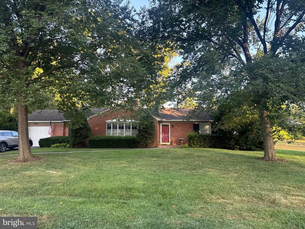 Image 1 of property listing at 13028 WOODBURN DR, Hagerstown, MD 21742
