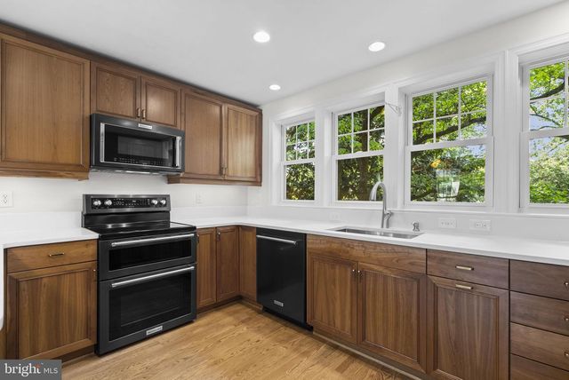 213 CRESTMOOR CIR, Silver Spring, MD 20901