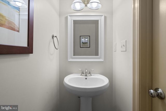 213 CRESTMOOR CIR, Silver Spring, MD 20901