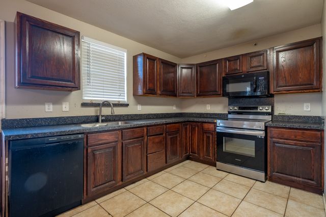 1200 McMillan Drive, Cedar Hill, TX 75104