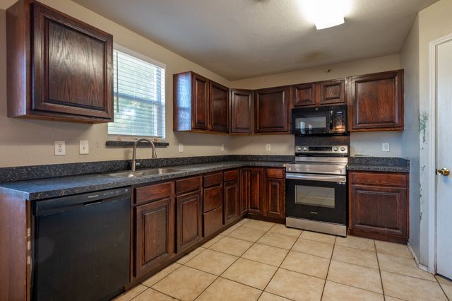1200 McMillan Drive, Cedar Hill, TX 75104