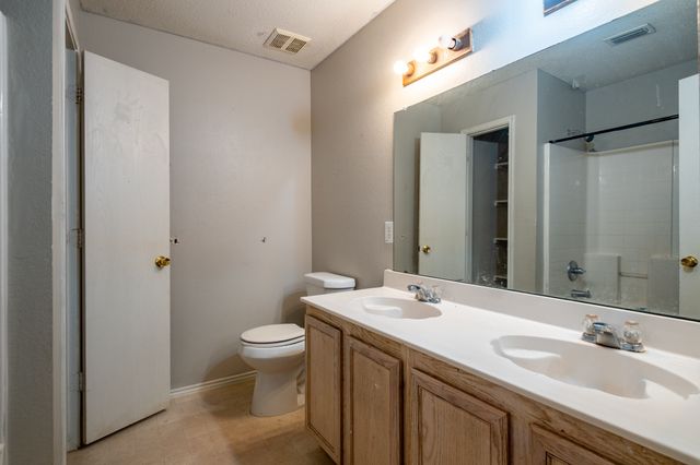 1200 McMillan Drive, Cedar Hill, TX 75104