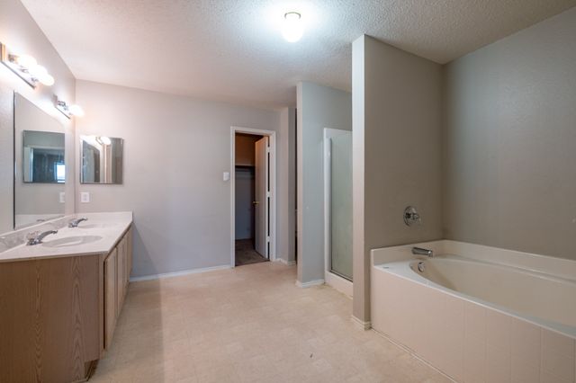 1200 McMillan Drive, Cedar Hill, TX 75104