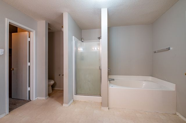 1200 McMillan Drive, Cedar Hill, TX 75104