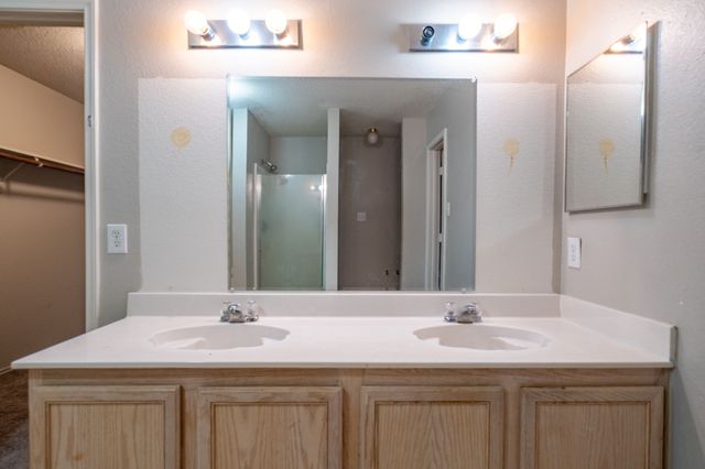 1200 McMillan Drive, Cedar Hill, TX 75104