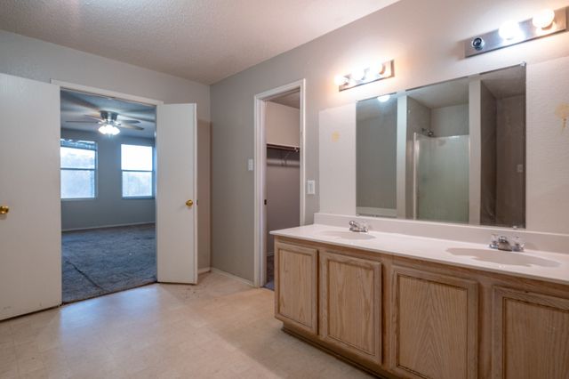 1200 McMillan Drive, Cedar Hill, TX 75104