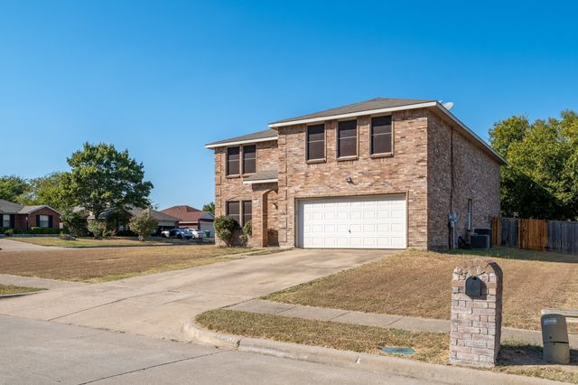 1200 McMillan Drive, Cedar Hill, TX 75104