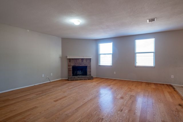 1200 McMillan Drive, Cedar Hill, TX 75104