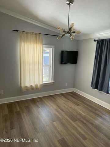 126 E EAST END Road, San Mateo, FL 32187