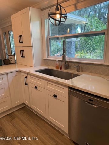126 E EAST END Road, San Mateo, FL 32187