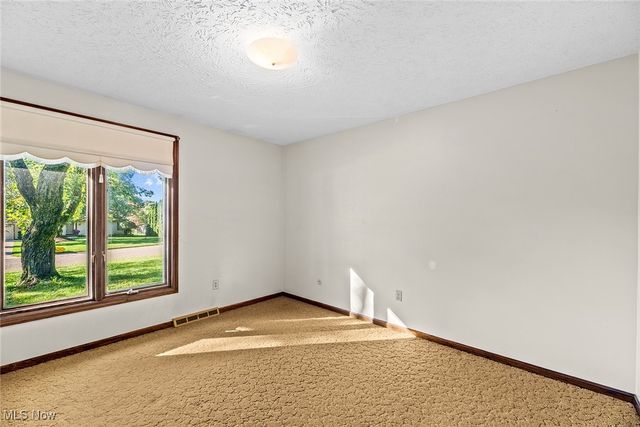 6151 Chermont Street NW, Canton, OH 44718