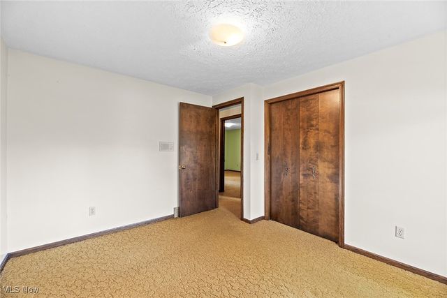 6151 Chermont Street NW, Canton, OH 44718