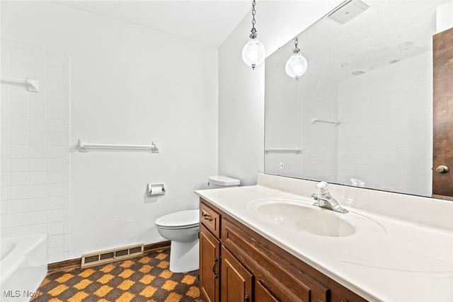 6151 Chermont Street NW, Canton, OH 44718