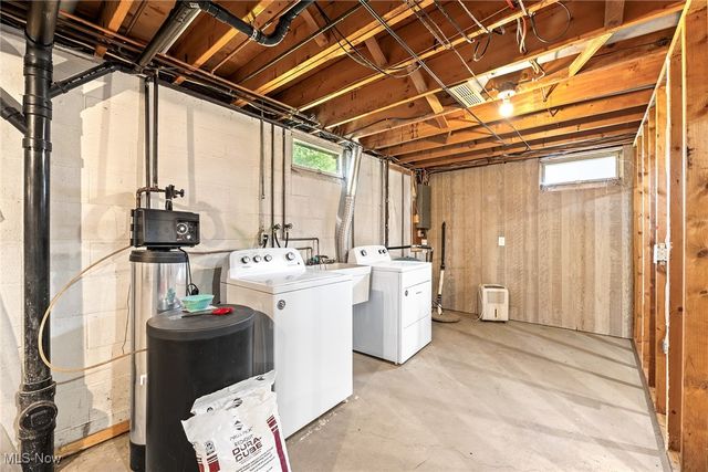 6151 Chermont Street NW, Canton, OH 44718