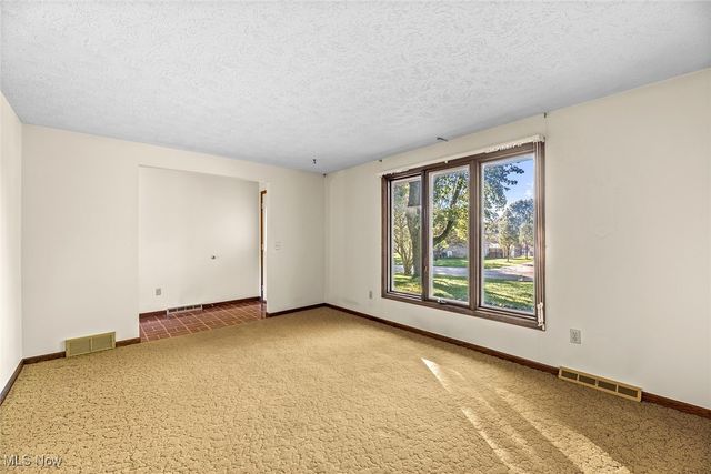 6151 Chermont Street NW, Canton, OH 44718