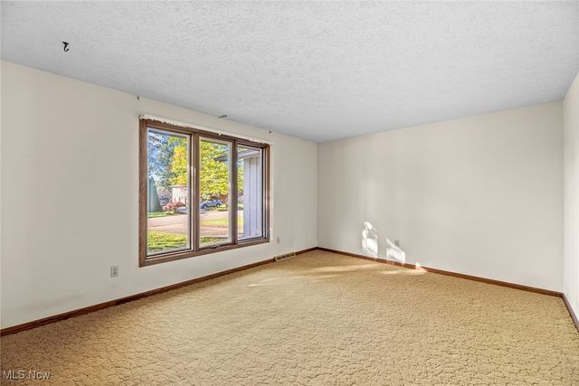 6151 Chermont Street NW, Canton, OH 44718