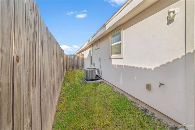 1413 Alta Vista Avenue 4, Weslaco, TX 78596