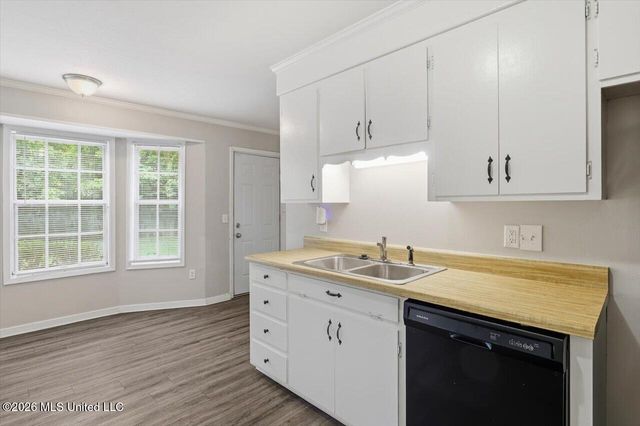 5137 Meadow Oaks Park Drive, Jackson, MS 39211