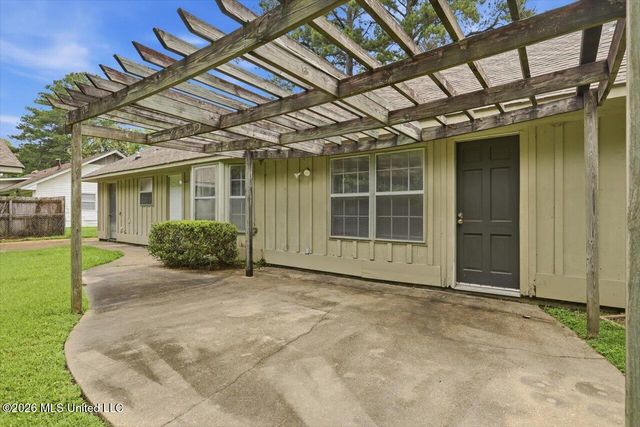 5137 Meadow Oaks Park Drive, Jackson, MS 39211