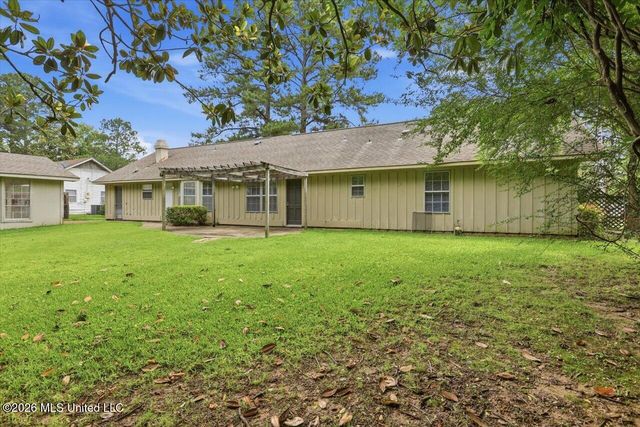 5137 Meadow Oaks Park Drive, Jackson, MS 39211