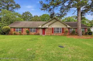 5137 Meadow Oaks Park Drive, Jackson, MS 39211