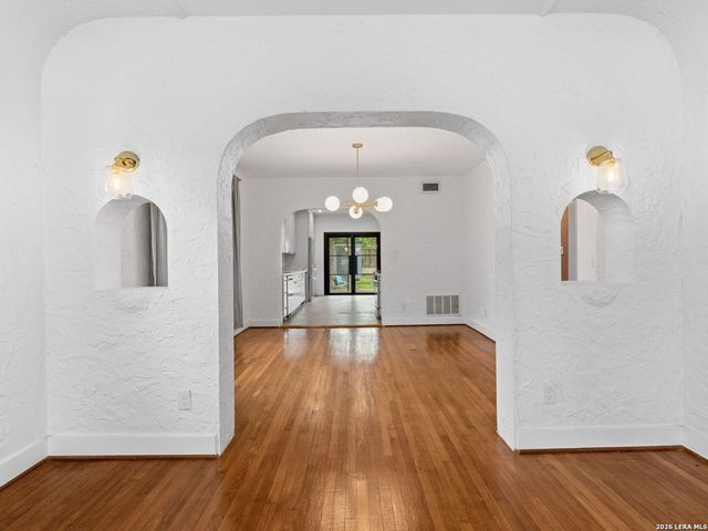 213 Donaldson Avenue, San Antonio, TX 78201
