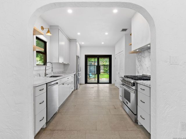 213 Donaldson Avenue, San Antonio, TX 78201