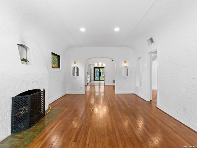 213 Donaldson Avenue, San Antonio, TX 78201