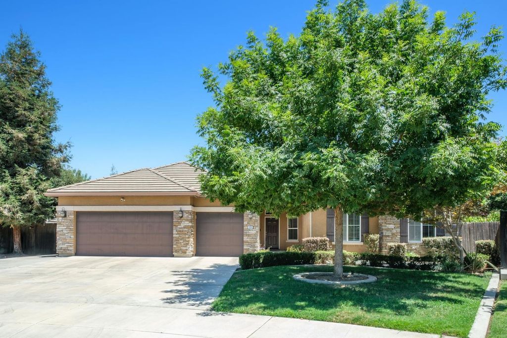 2604 W Taylor, Visalia, CA 93291