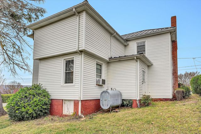 40 High ST, Rocky Mount, VA 24151
