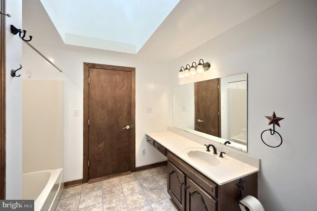 1036 SMITH HILL RD, York, PA 17408