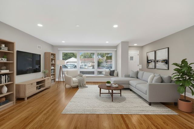 1900 Manchester Avenue, Westchester, IL 60154