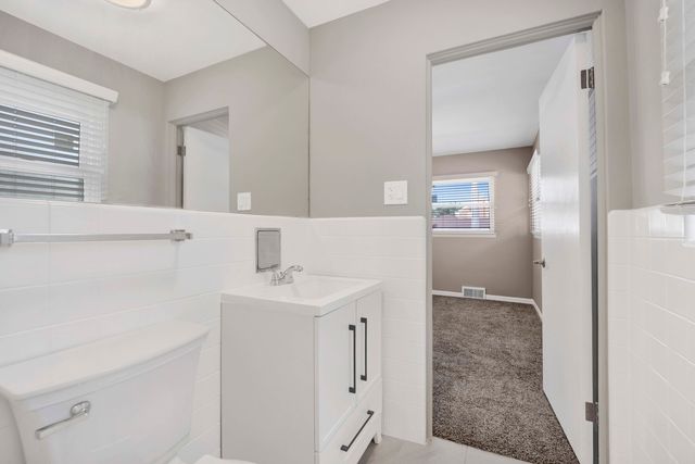 1900 Manchester Avenue, Westchester, IL 60154