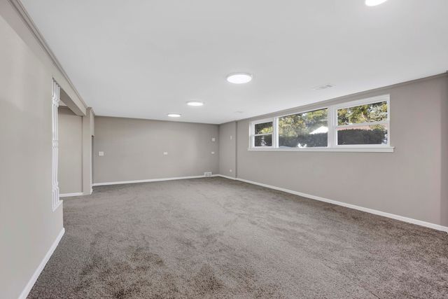 1900 Manchester Avenue, Westchester, IL 60154