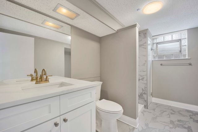 1900 Manchester Avenue, Westchester, IL 60154