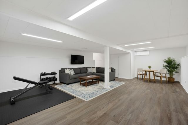 1900 Manchester Avenue, Westchester, IL 60154