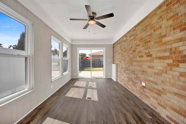 1900 Manchester Avenue, Westchester, IL 60154