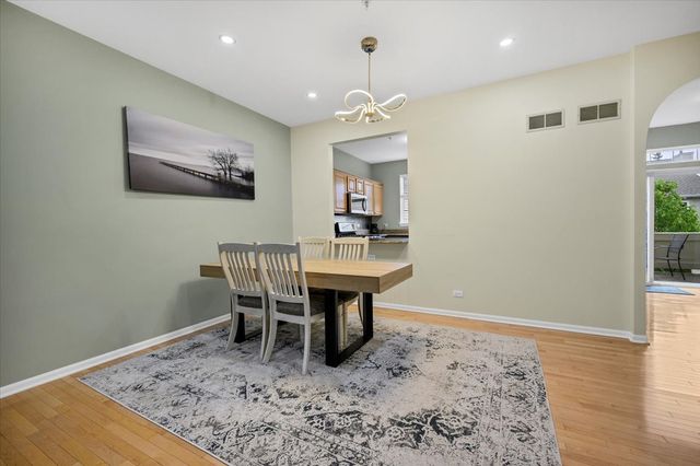 2631 N Greenwood Avenue, Arlington Heights, IL 60004