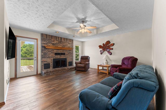 1482 N Osburn Lane, Nixa, MO 65714