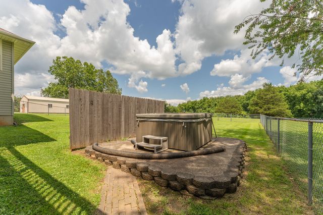 1482 N Osburn Lane, Nixa, MO 65714