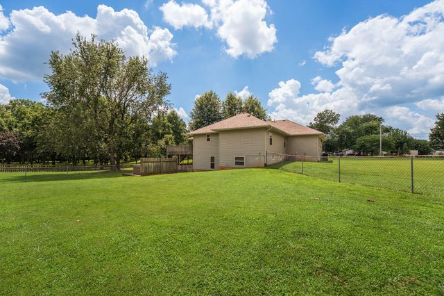 1482 N Osburn Lane, Nixa, MO 65714