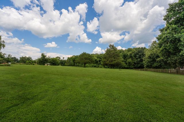 1482 N Osburn Lane, Nixa, MO 65714