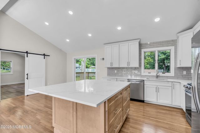 9 Timothy Lane, Tinton Falls, NJ 07724