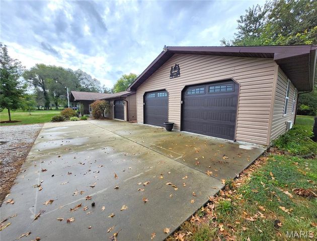 1446 Saint Thomas Road, Granite City, IL 62040