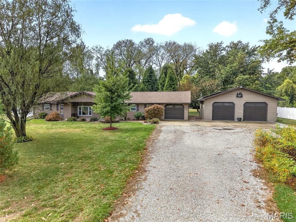1446 Saint Thomas Road, Granite City, IL 62040