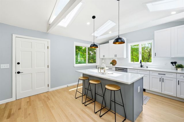 27 Gilcreast Road, Londonderry, NH 03053