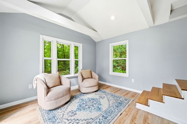 27 Gilcreast Road, Londonderry, NH 03053