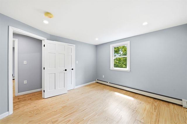 27 Gilcreast Road, Londonderry, NH 03053