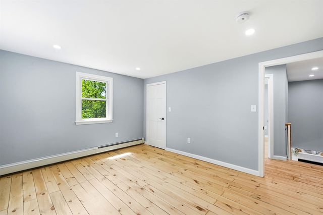 27 Gilcreast Road, Londonderry, NH 03053