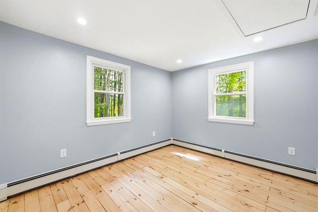 27 Gilcreast Road, Londonderry, NH 03053